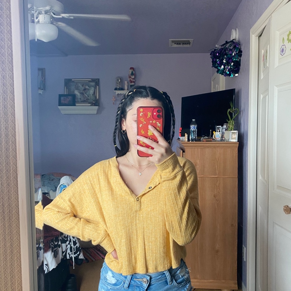 Hollister top